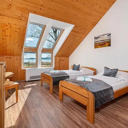 Golden Bridge בית הארחה באלאטונפורד