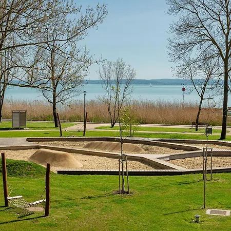 Golden Bridge בית הארחה